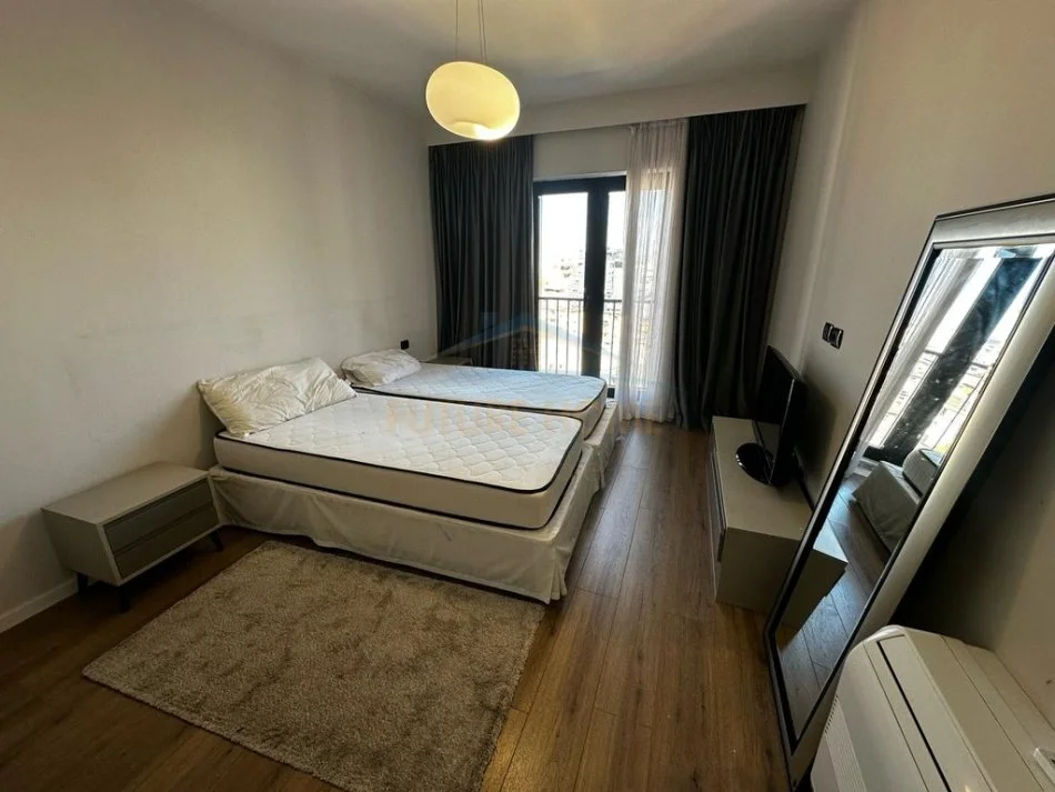 Tirane, jepet me qera apartament 2+1+Ballkon Kati 8, 133 m² 1.500 € (Qender)
