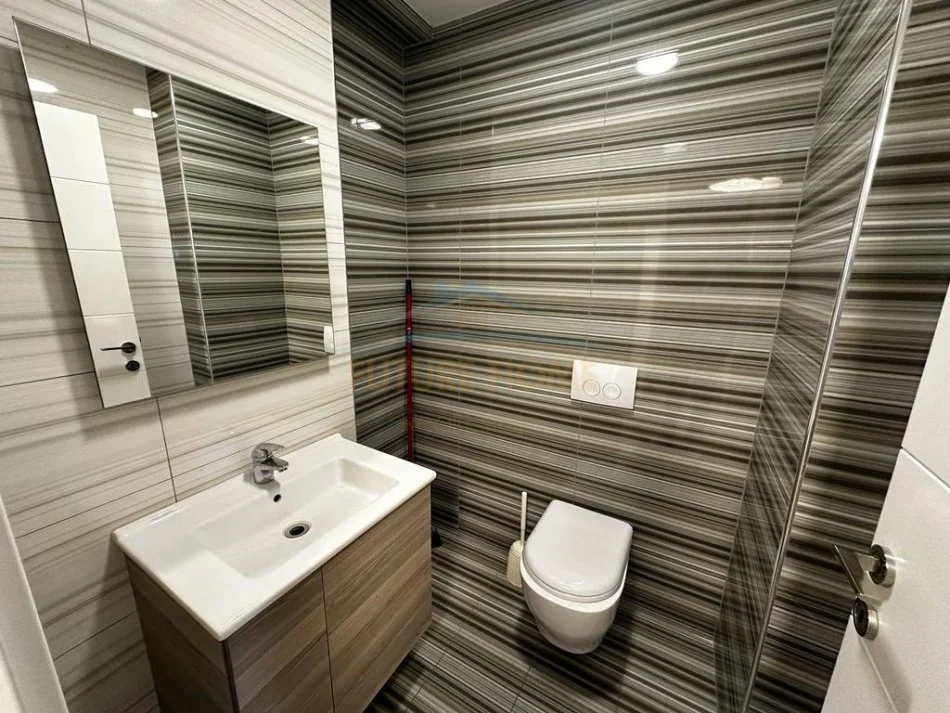 Tirane, jepet me qera apartament 2+1+Ballkon Kati 8, 133 m² 1.500 € (Qender)