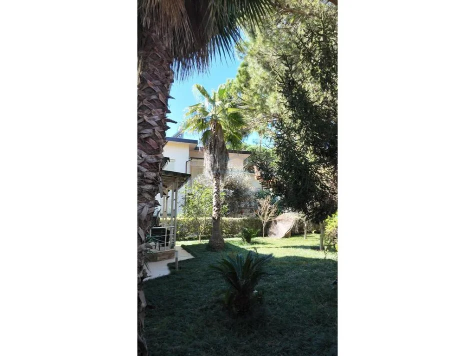 Durres, shitet apartament 2+1 Kati 0, 393 m² 280.000 € 