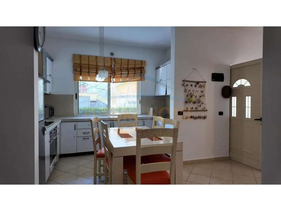 Durres, shitet apartament 2+1 Kati 0, 393 m² 280.000 € 