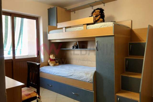 Tirane, jepet me qera apartament 3+1+BLK Kati 3, 100 m² 430 Euro (Rruga e Durresit, Colosseo)