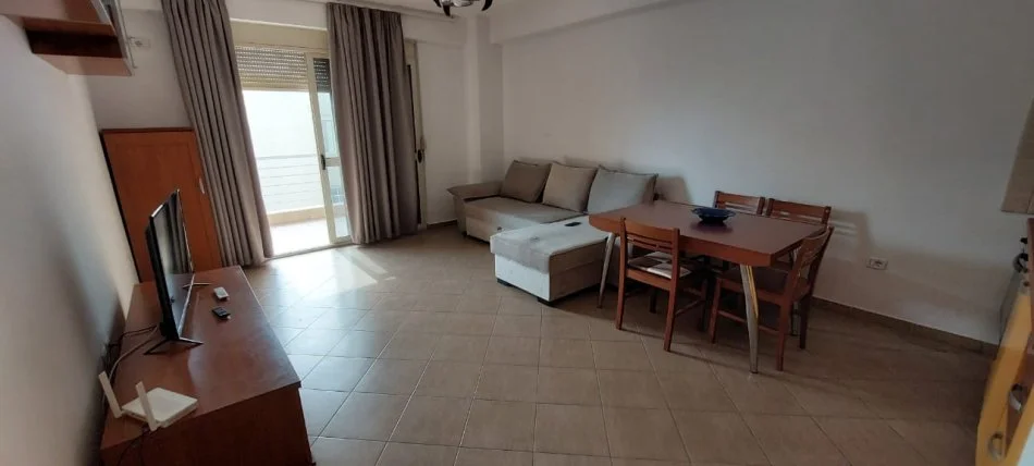 Durres, jepet me qera apartament 2+1 Kati 5, 350 € (Iliria)