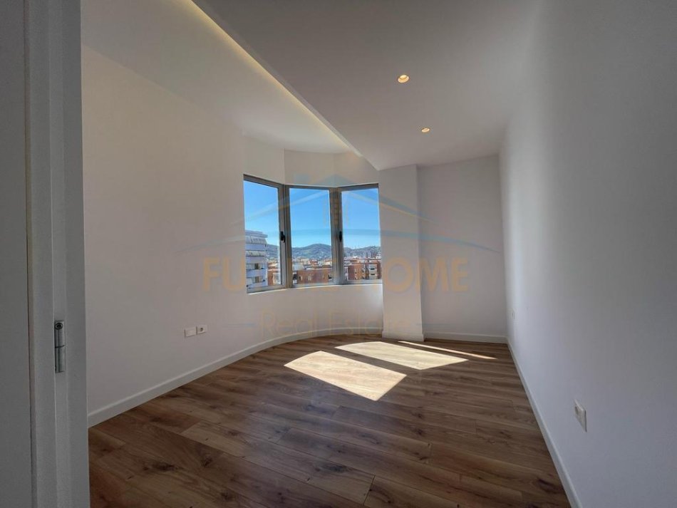Tirane, shitet apartament 2+1 Kati 10, 87 m² 237.000 € (Rruga e Kavajes)