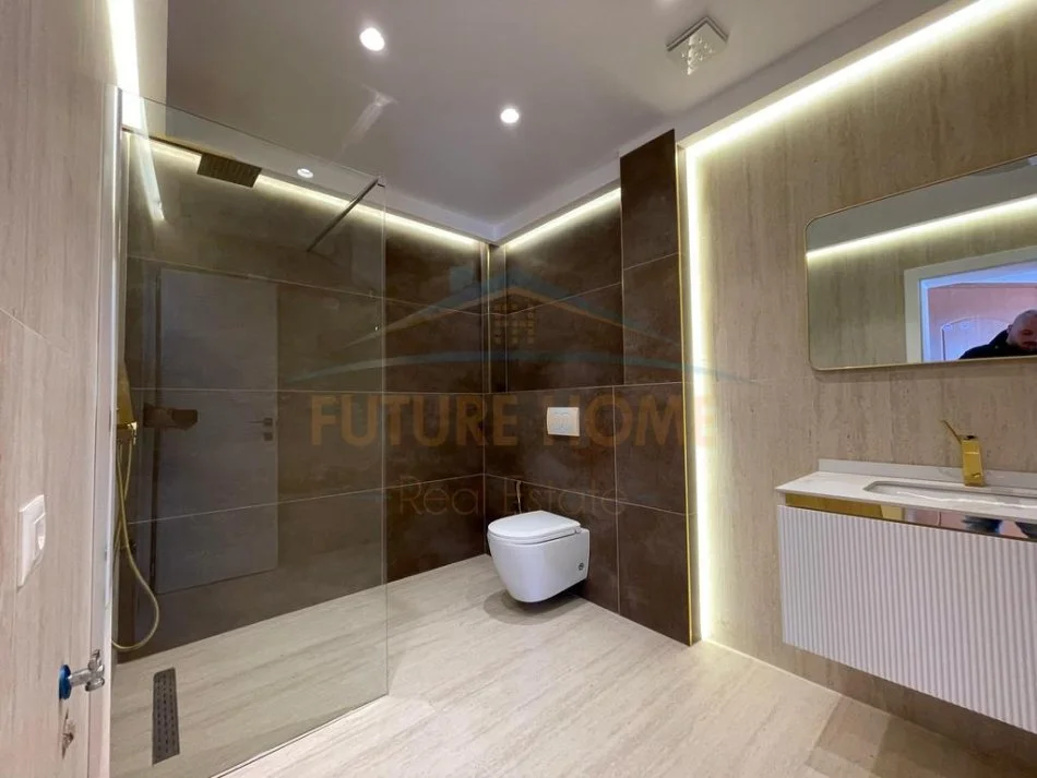 Tirane, shitet apartament 2+1 Kati 10, 87 m² 212.000 € (Rruga e Kavajes)