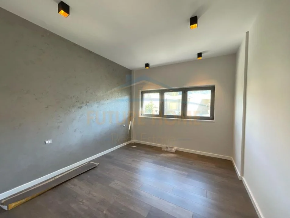 Tirane, shitet Vile 2 Katshe Kati 0, 152 m² 700.000 € (Lura 3, Gjiri i Lalzit)