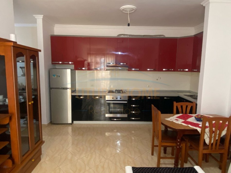 Tirane, jepet me qera apartament 1+1 Kati 2, 70 m² 400 € (Fresk)