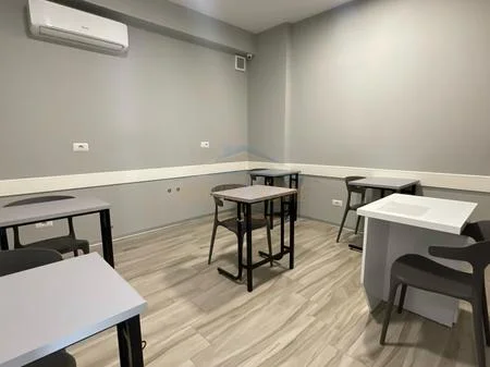 Qera, Ambient Komercial, perball Maternitetit te Ri, Tiranë. AREA50795