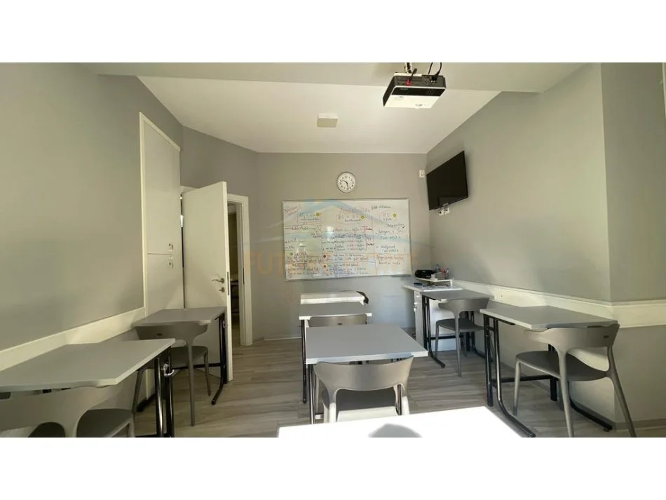 Tirane, jepet me qera Ambient Biznesi, Kati 1, 103 m² 1.500 € (Brryli, perball Maternitetit te Ri)