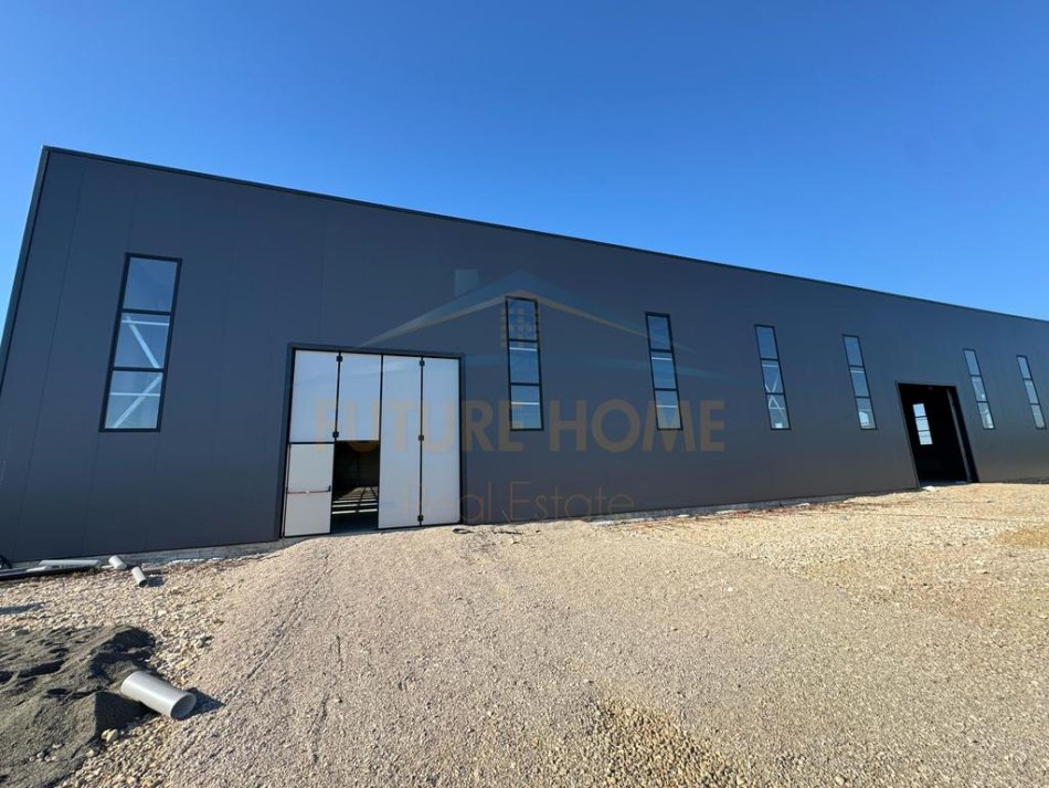 Durres, jepet me qera magazine Kati 0, 9.610 m² 10.000 € (Fllake, Durres)