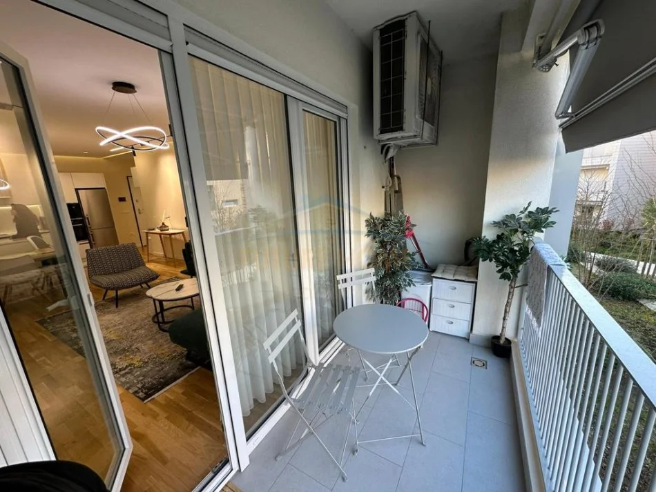 Tirane, shitet apartament 2+1+Ballkon Kati 0, 92 m² 249.000 € (Liqeni i Thate)