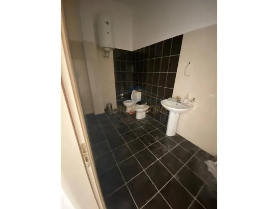 Durres, shitet ambjent biznesi Kati 0, 100 m² 130.000 € (UKD Durres)