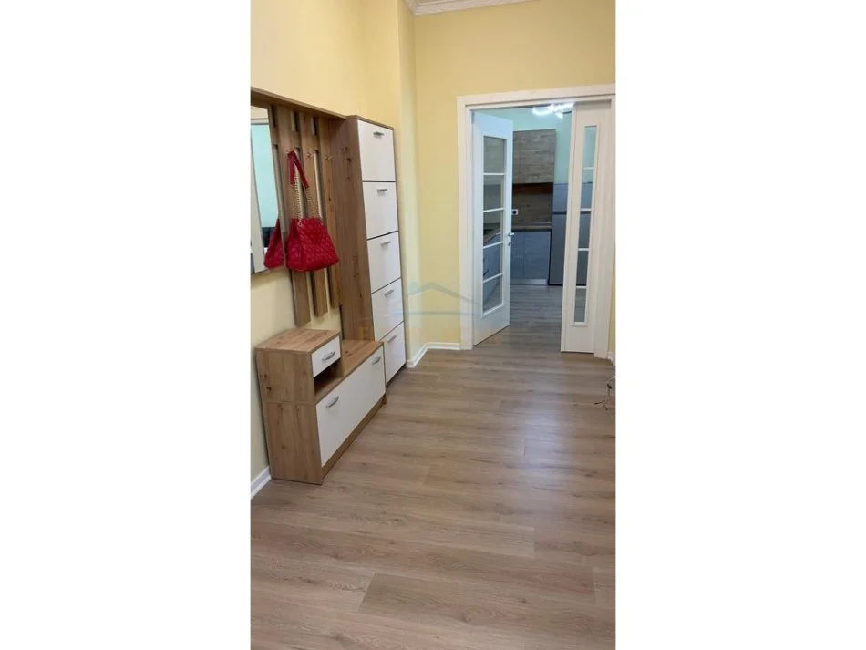 Tirane, jepet me qera apartament 2+1+Ballkon Kati 4, 100 m² 550 € (yzberisht tirane)