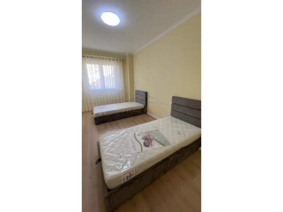 Tirane, jepet me qera apartament 2+1 Kati 4, 100 m² 550 € (Yzberisht)