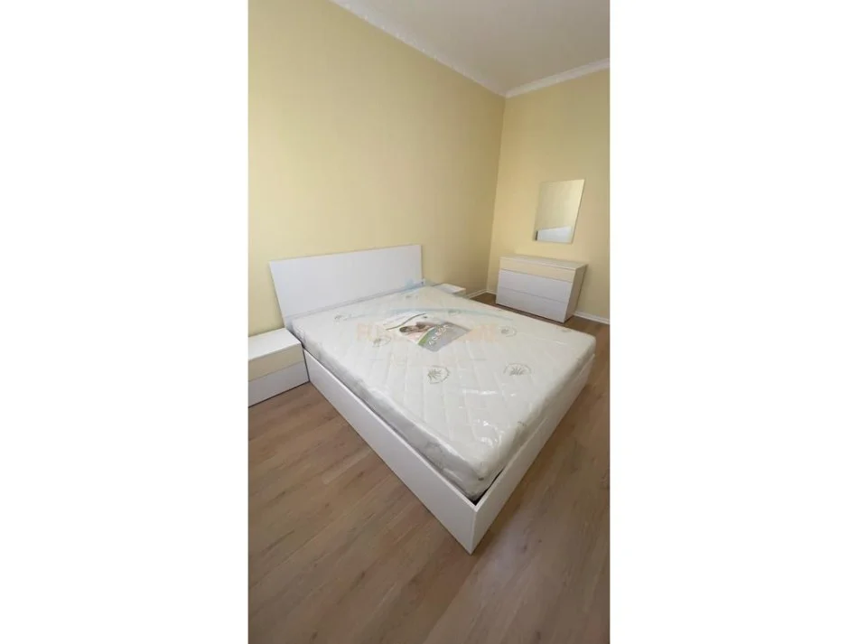 Tirane, jepet me qera apartament 2+1 Kati 4, 100 m² 550 € (Yzberisht)
