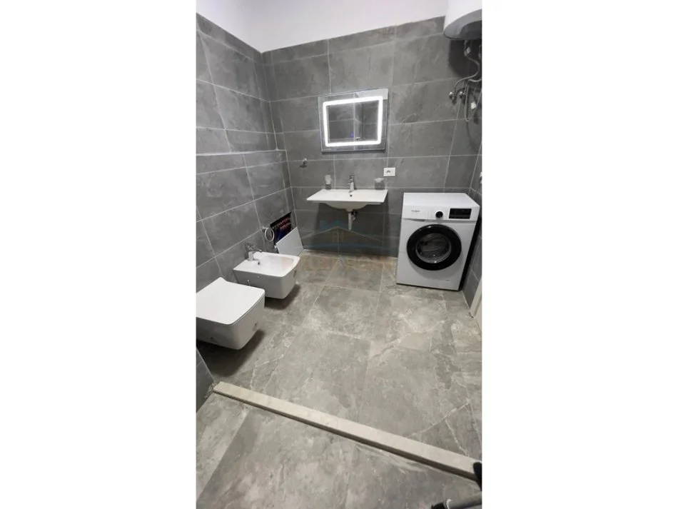 Tirane, jepet me qera apartament 2+1+Ballkon Kati 4, 100 m² 550 € (yzberisht tirane)