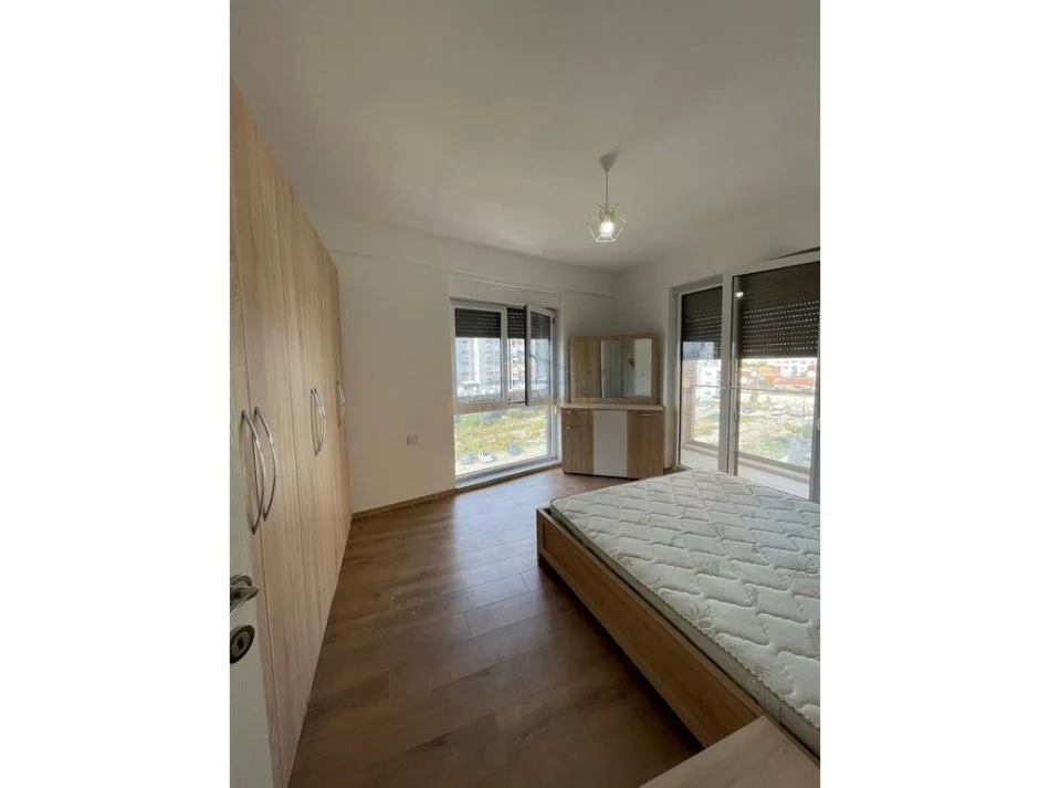 Tirane, shitet apartament 2+1+Ballkon Kati 3, 116 m² 210.000 € (Rruga Xhenfize Keko)