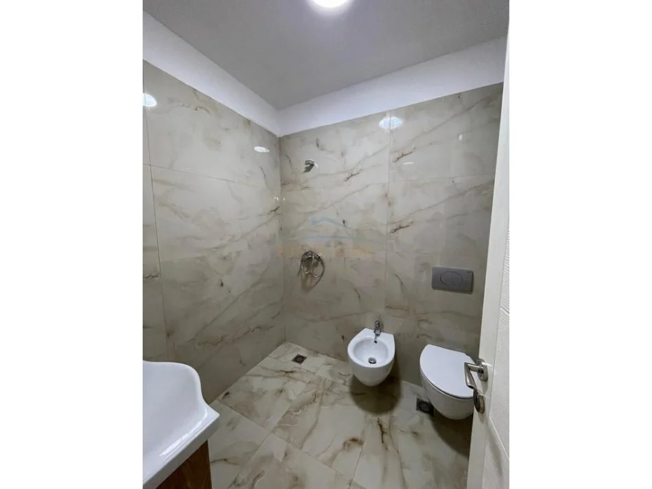 Tirane, shitet apartament 3+1 Kati 3, 116 m² 210.000 € (PROFARMA XHANFIZE KEKO)