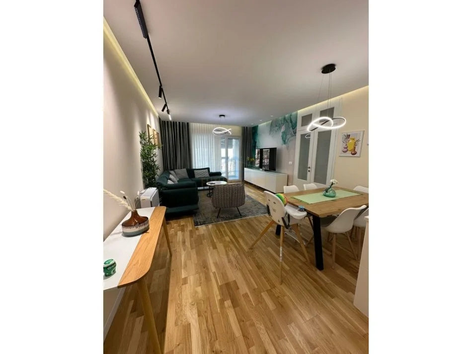 Tirane, shitet apartament 2+1+Ballkon Kati 0, 92 m² 249.000 € (Liqeni i Thate)