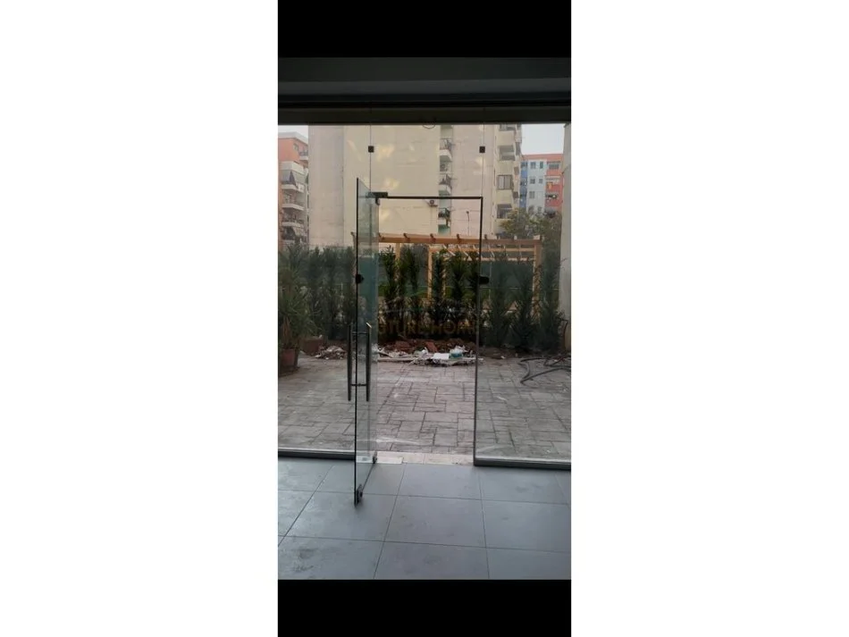 Tirane, jepet me qera ambjent biznesi Kati 1, 48 m² 500 € (YZBERISHT)