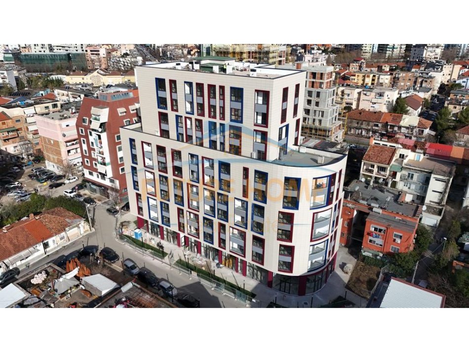Tirane, jepet me qera zyre Kati 2, 117 m² 2.000 € (Komuna e Parisit)