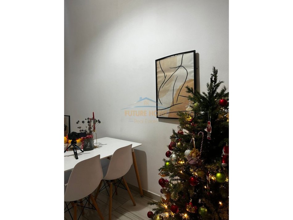Shitet, Duplex,Rruga 5 Maji Tirane