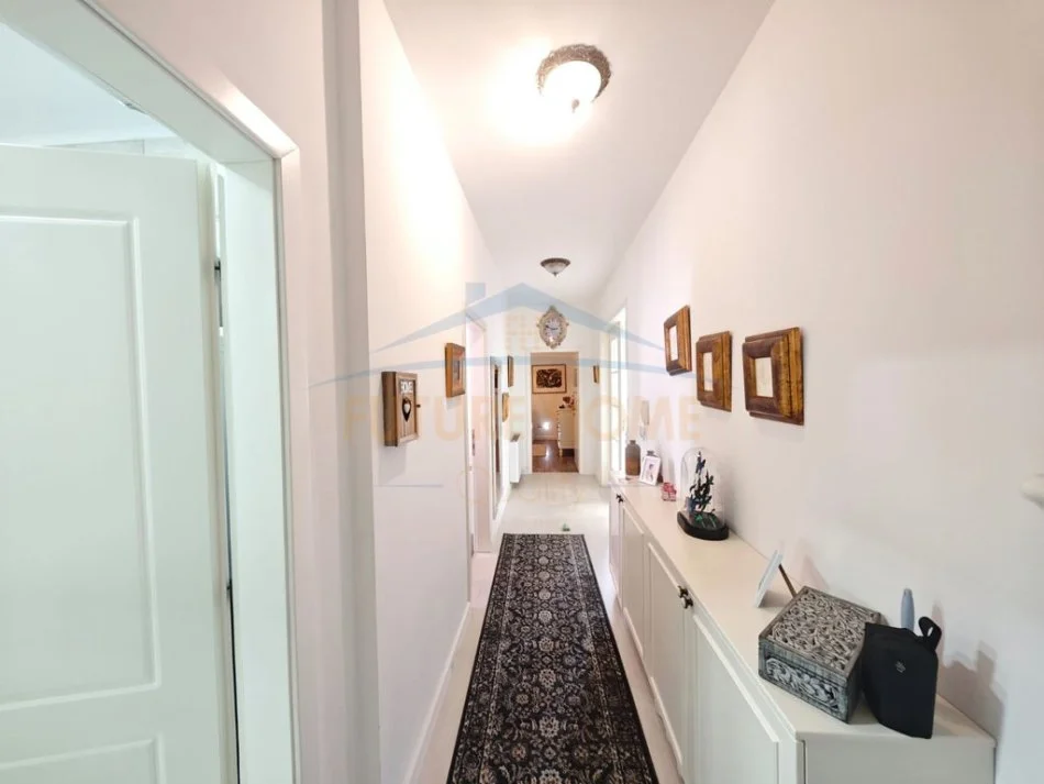 Tirane, shes apartament 2+1+Ballkon Kati 1, 111 m² 275.000 € (LIQENI THATE)