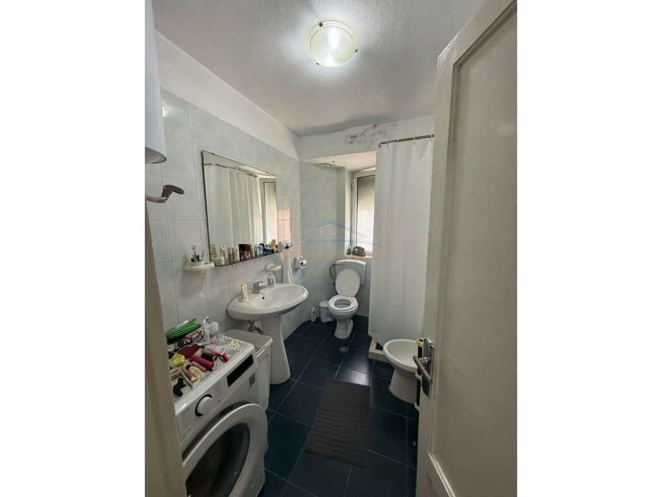 Tirane, jepet me qera apartament 3+1 Kati 2, 91 m² 650 € (zonen e Xhamllikut, Tiranë.)