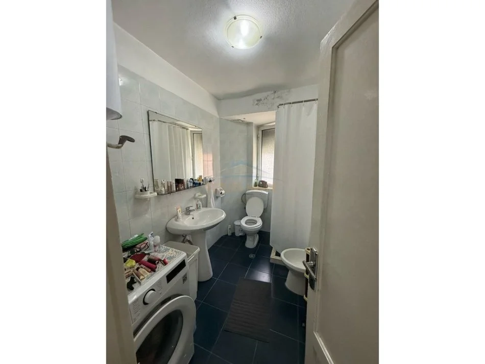 Tirane, jepet me qera apartament 3+1+Ballkon Kati 2, 91 m² 550 € (Xhamllik, Tiranë.)