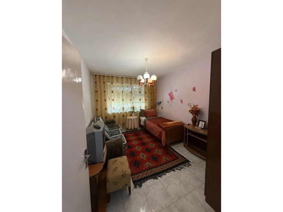 Tirane, jepet me qera apartament 3+1+Ballkon Kati 2, 91 m² 550 € (Xhamllik, Tiranë.)