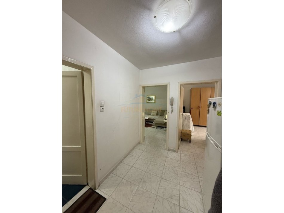 Tirane, jepet me qera apartament 3+1 Kati 2, 91 m² 650 € (zonen e Xhamllikut, Tiranë.)