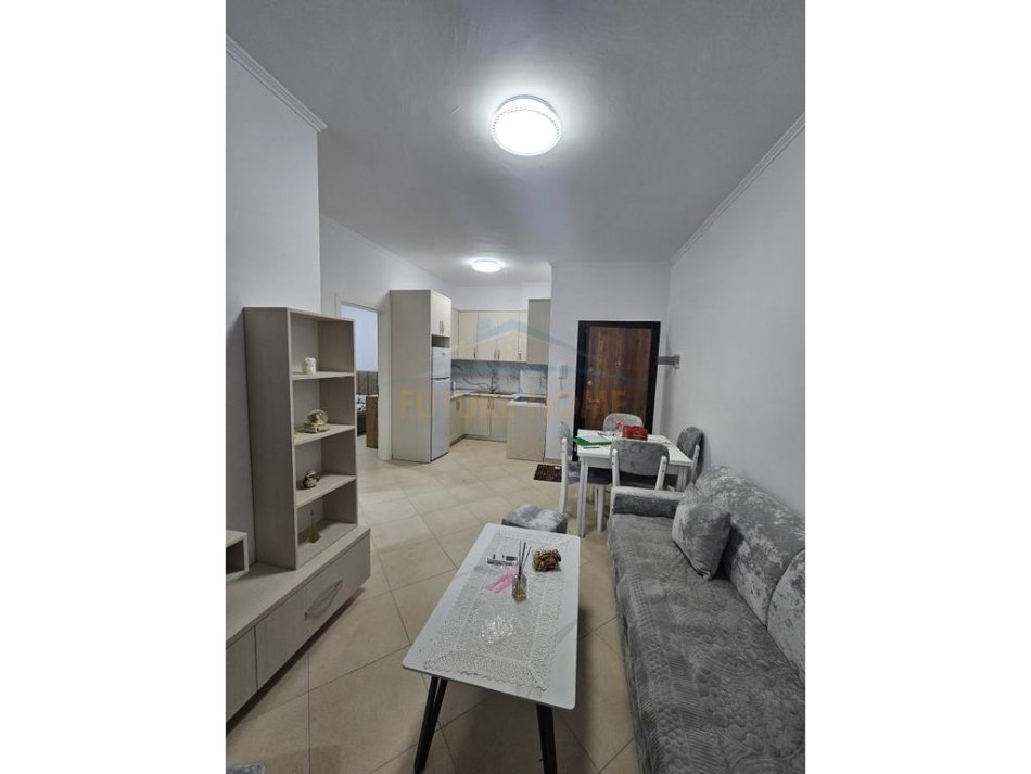 Durres, jepet me qera apartament 2+1 Kati 3, 62 m² 400 € (tregu industrial)