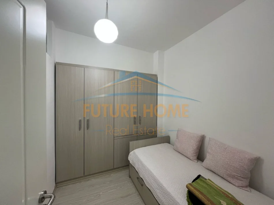 Tirane, jepet me qera apartament 2+1+Ballkon Kati 4, 89 m² 450 € (Yzberisht)