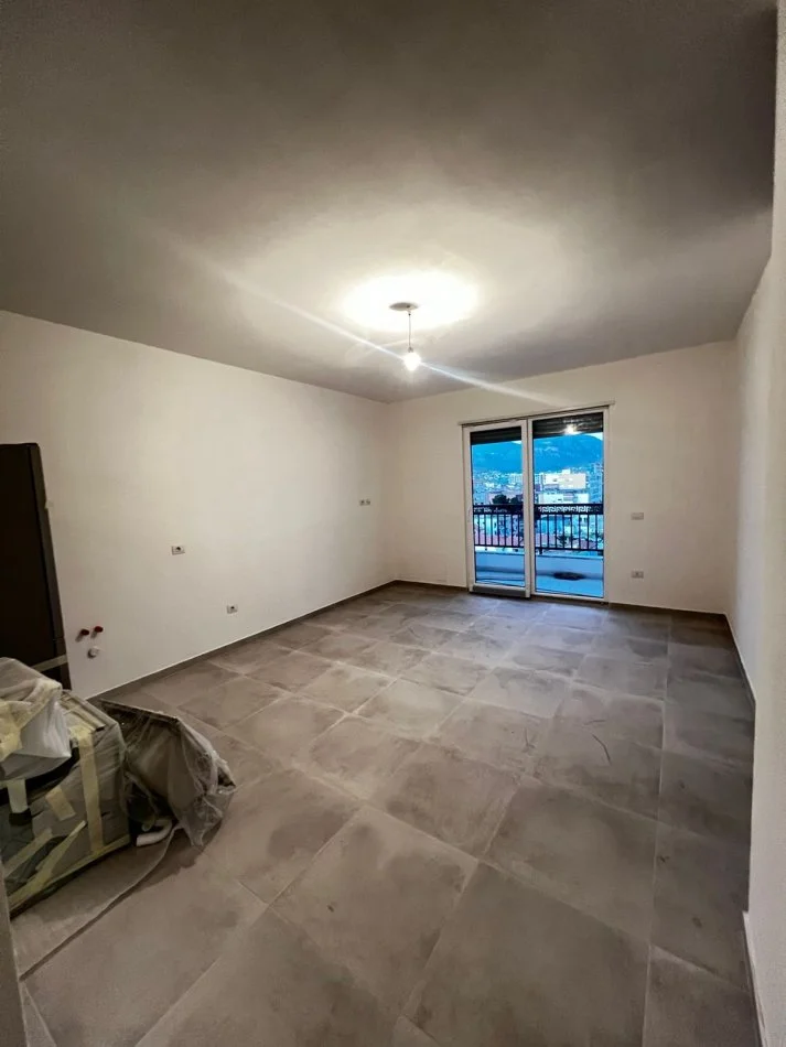 Tirane, jepet me qera apartament 2+1 Kati 8, 550 €