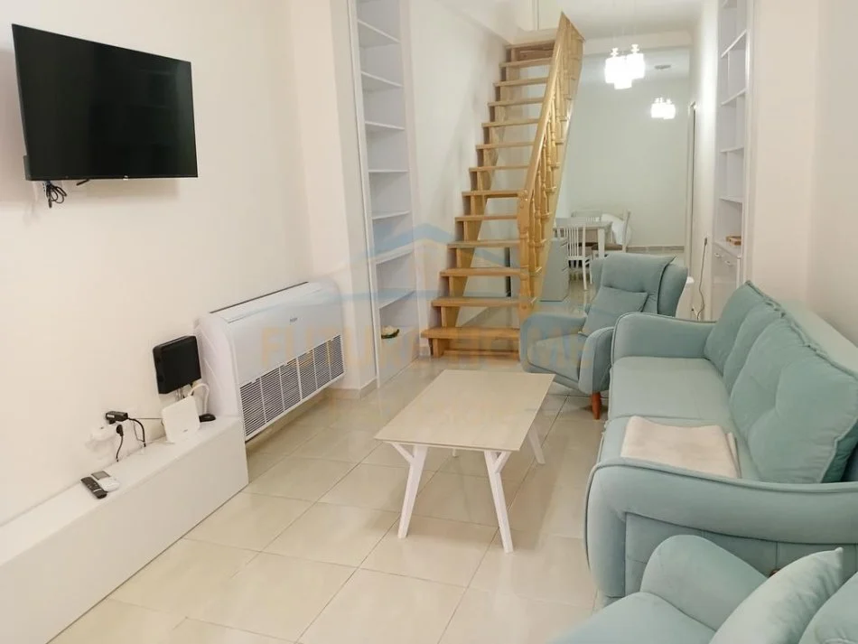 Tirane, jepet me qera apartament duplex Dublex Kati 0, 55 m² 600 € (Rruga e Dibres)