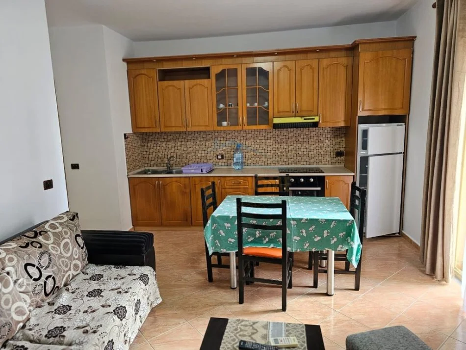 Vlore, jepet me qera apartament 2+1+2 Kati 4, 90 m² 400 € (Te market Xhihanka, Lungomare) RV50970
