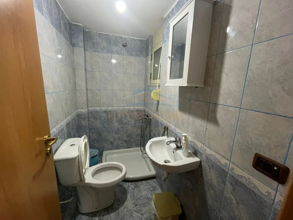 Vlore, jepet me qera apartament 2+1+2 Kati 4, 90 m² 400 € (Te market Xhihanka, Lungomare) RV50970
