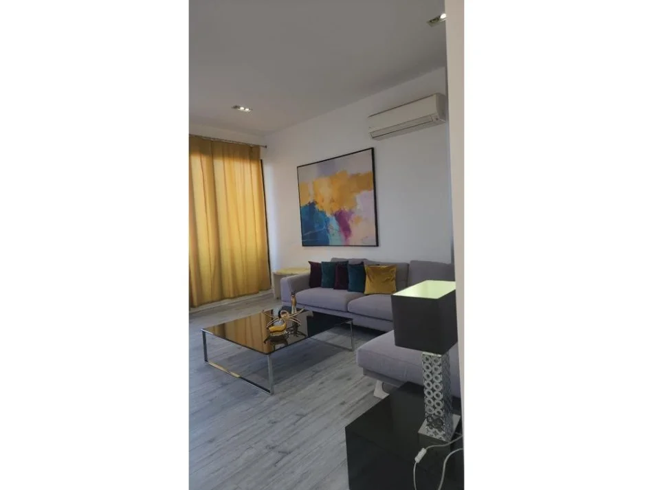 Tirane, jepet me qera apartament 2+1 Kati 9, 80 m² 800 € (Kompleks Delijorgji)