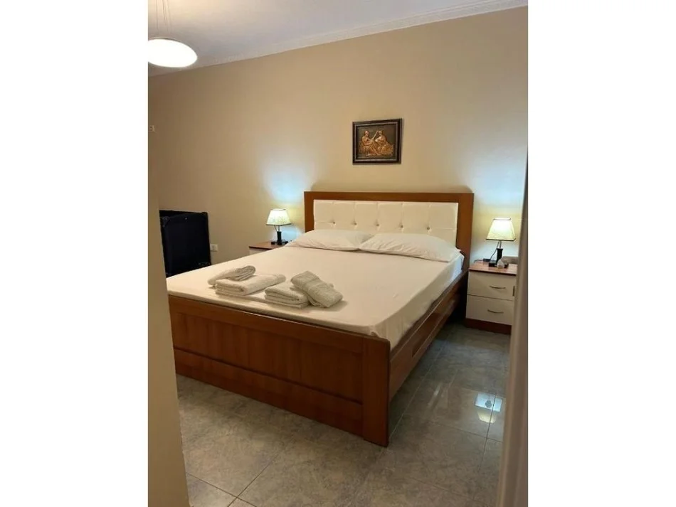 Durres, jepet me qera apartament 1+1 Kati 0, 65 m² 400 € (Shkembi i Kavajes)