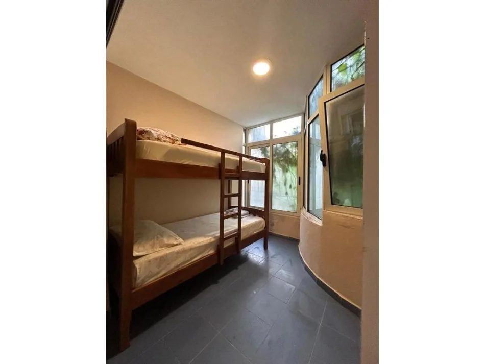 Durres, jepet me qera apartament 1+1 Kati 0, 65 m² 400 € (Shkembi i Kavajes)