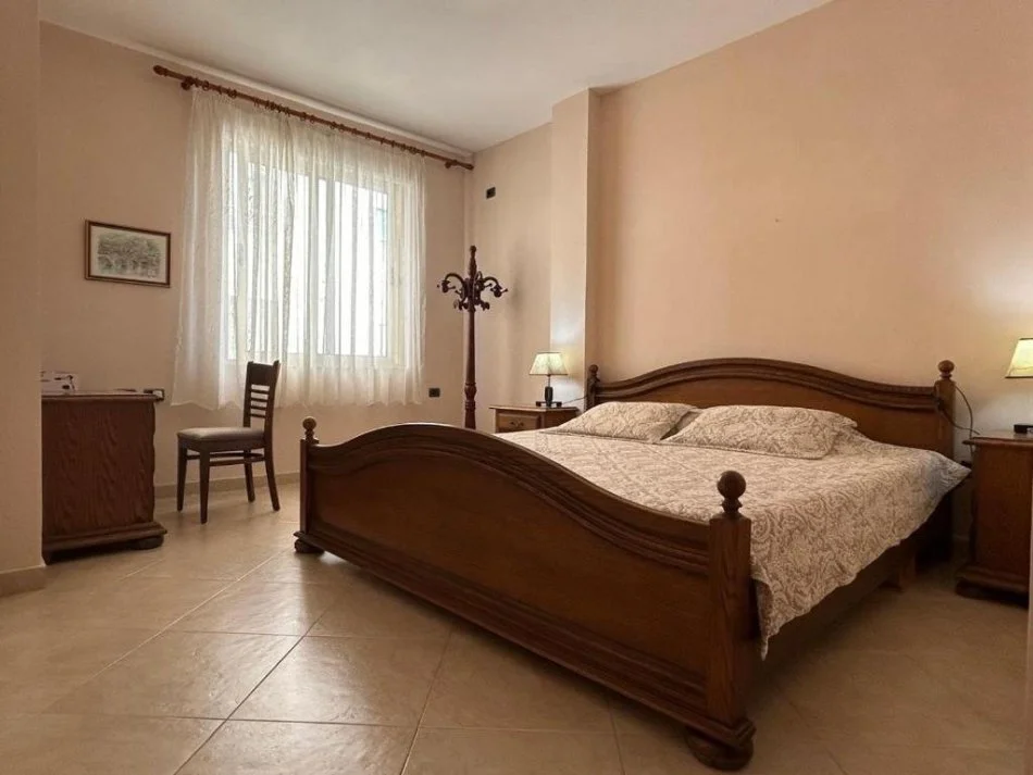 Durres, jepet me qera apartament 1+1 Kati 2, 67 m² 450 € (Shkembi i Kavajes)