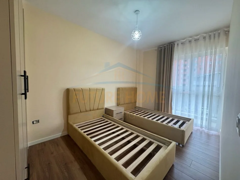 Tirane, shitet apartament 2+1+Ballkon Kati 2, 88 m² 122.000 € (Yzberisht)