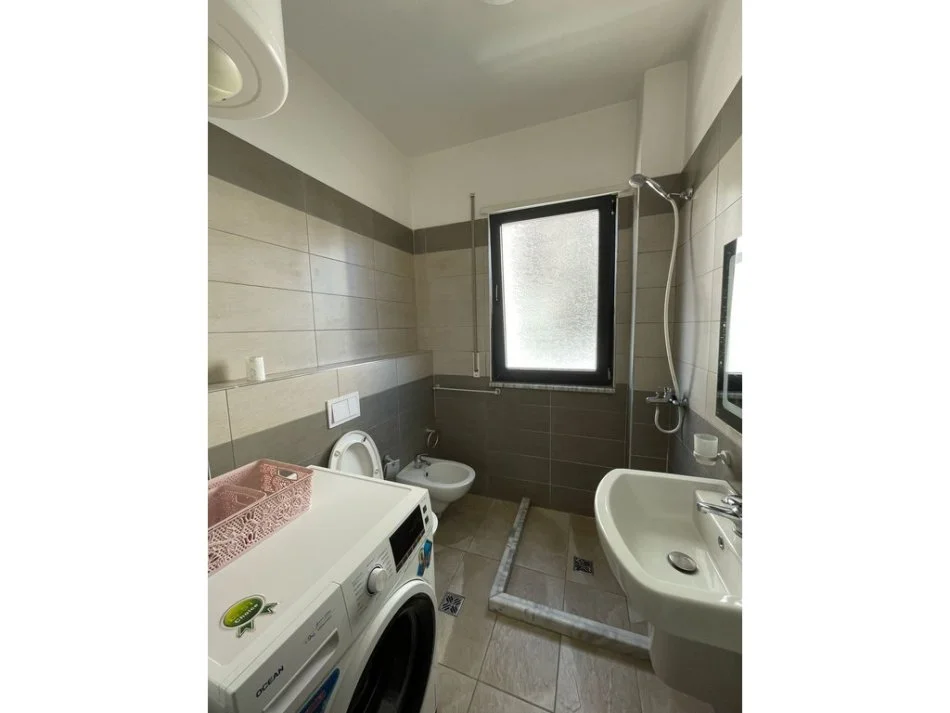 Tirane, jepet me qera apartament 2+1 Kati 1, 75 m² 750 € (Don Bosko)