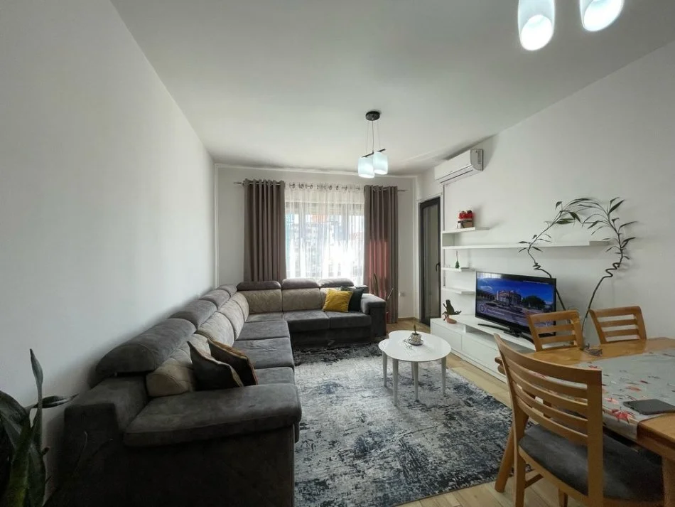 Tirane, jepet me qera apartament 2+1+Ballkon Kati 2, 85 m² 800 € (Rruga Egnatia)