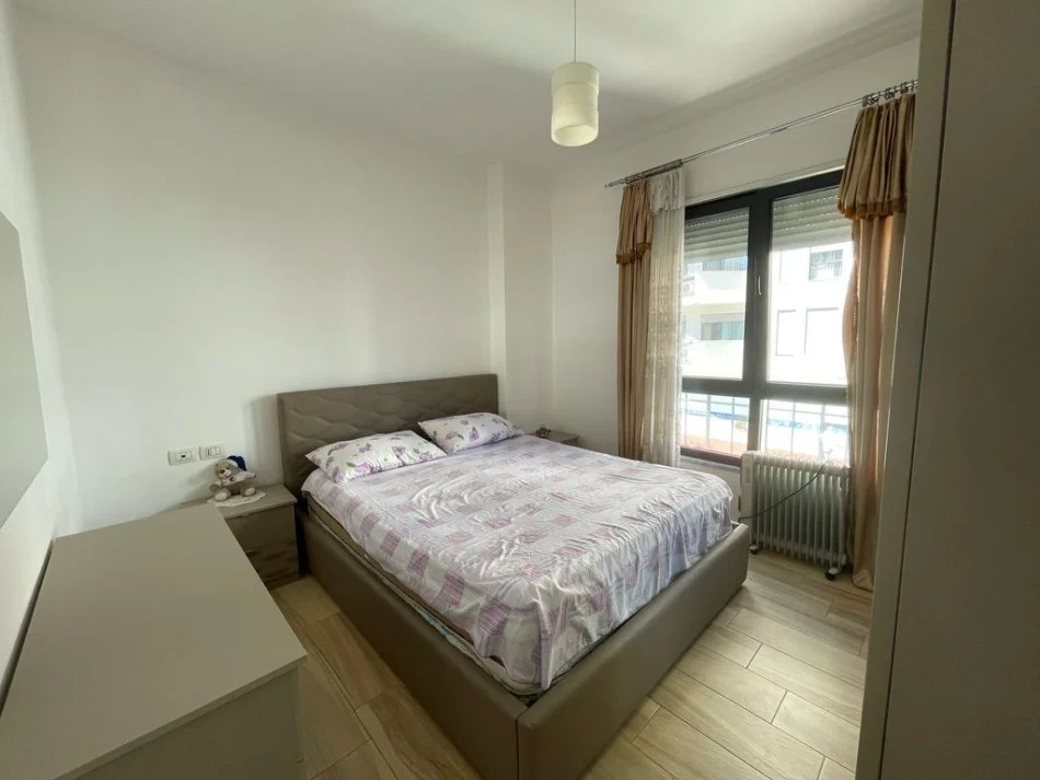 Tirane, jepet me qera apartament 2+1 Kati 1, 85 m² 750 € (Rruga Egnatia)