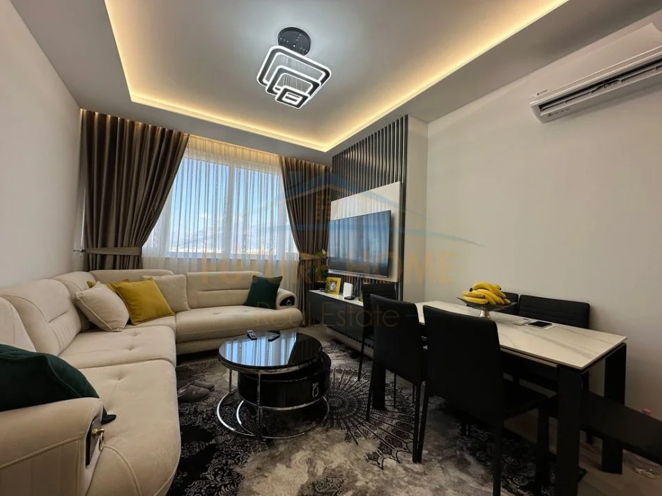 Tirane, shitet apartament 2+1+Ballkon Kati 8, 77 m² 165.000 € (Golden Parku)