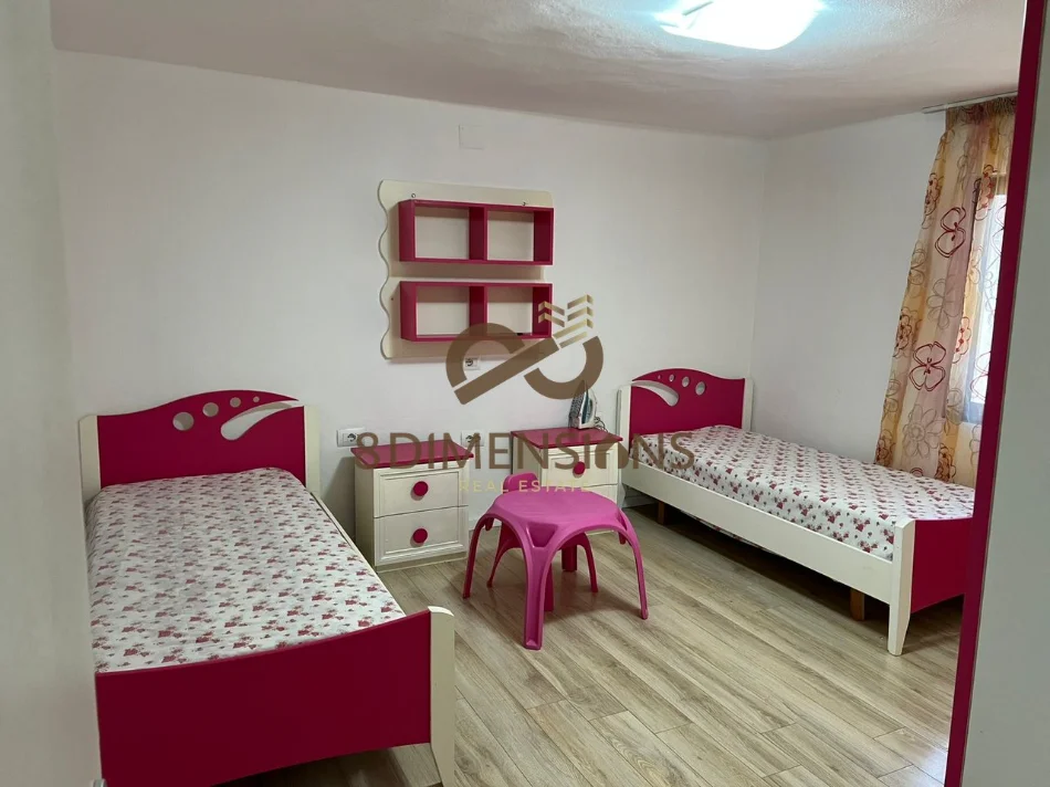 Tirane, jepet me qera apartament 2+1+Ballkon Kati 1, 70 m² 450 € (5 maji)