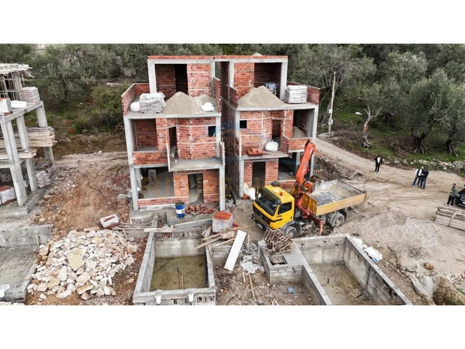 Borsh, shitet Vile 5+1 , 300 m² 585.000 € 