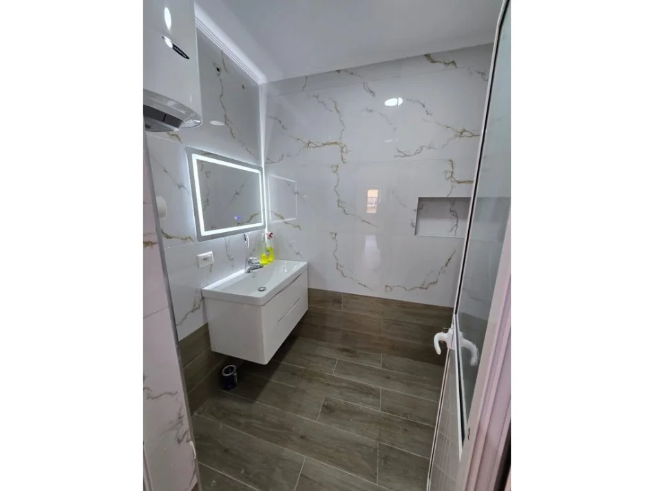 Tirane, shitet apartament 2+1 Kati 7, 96 m² 210.000 € (Rruga e Kavajes)