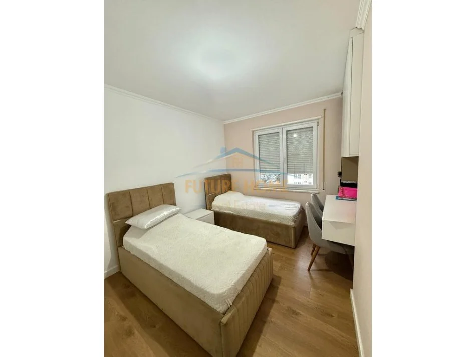 Tirane, jepet me qera apartament 2+1+2 Kati 4, 100 m² 900 €