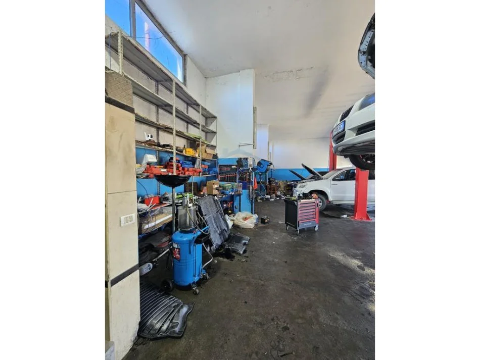 Durres, jepet me qera ambjent biznesi Kati 0, 1.000 m² 600 € (fllak)